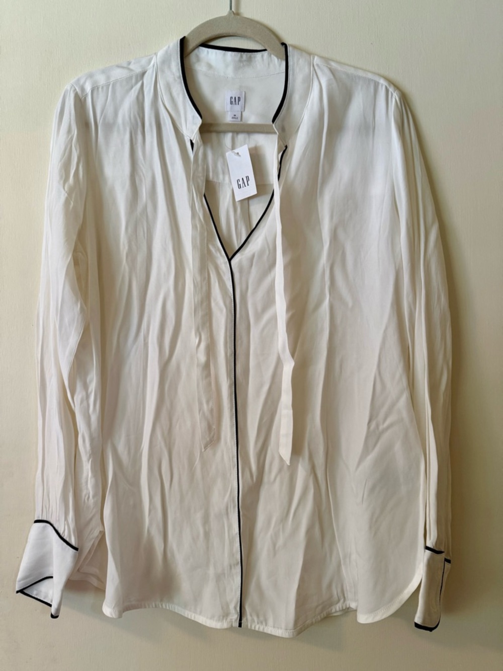GAP White Long-Sleeve V-Neck Blouse with Black Trim
